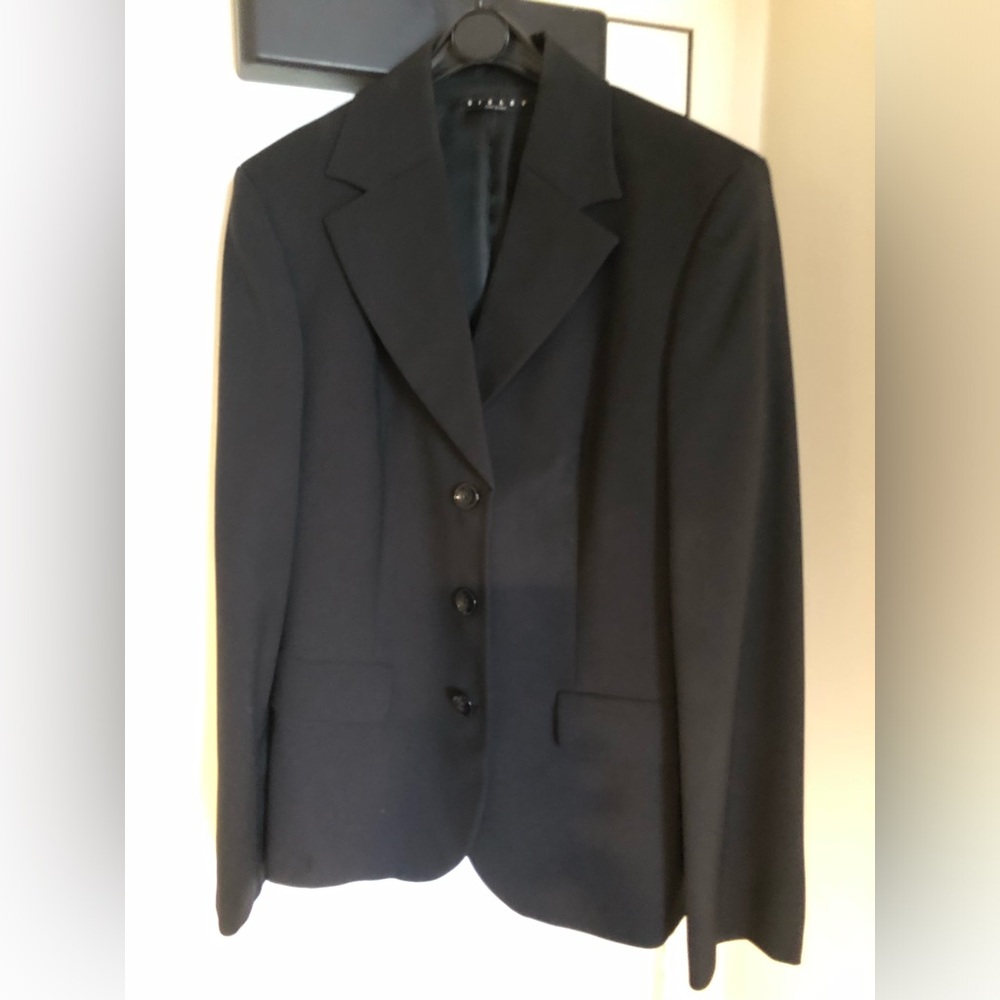 Black Benetton/Sisley blazer, usable, easy to maintain, dress up and dress down